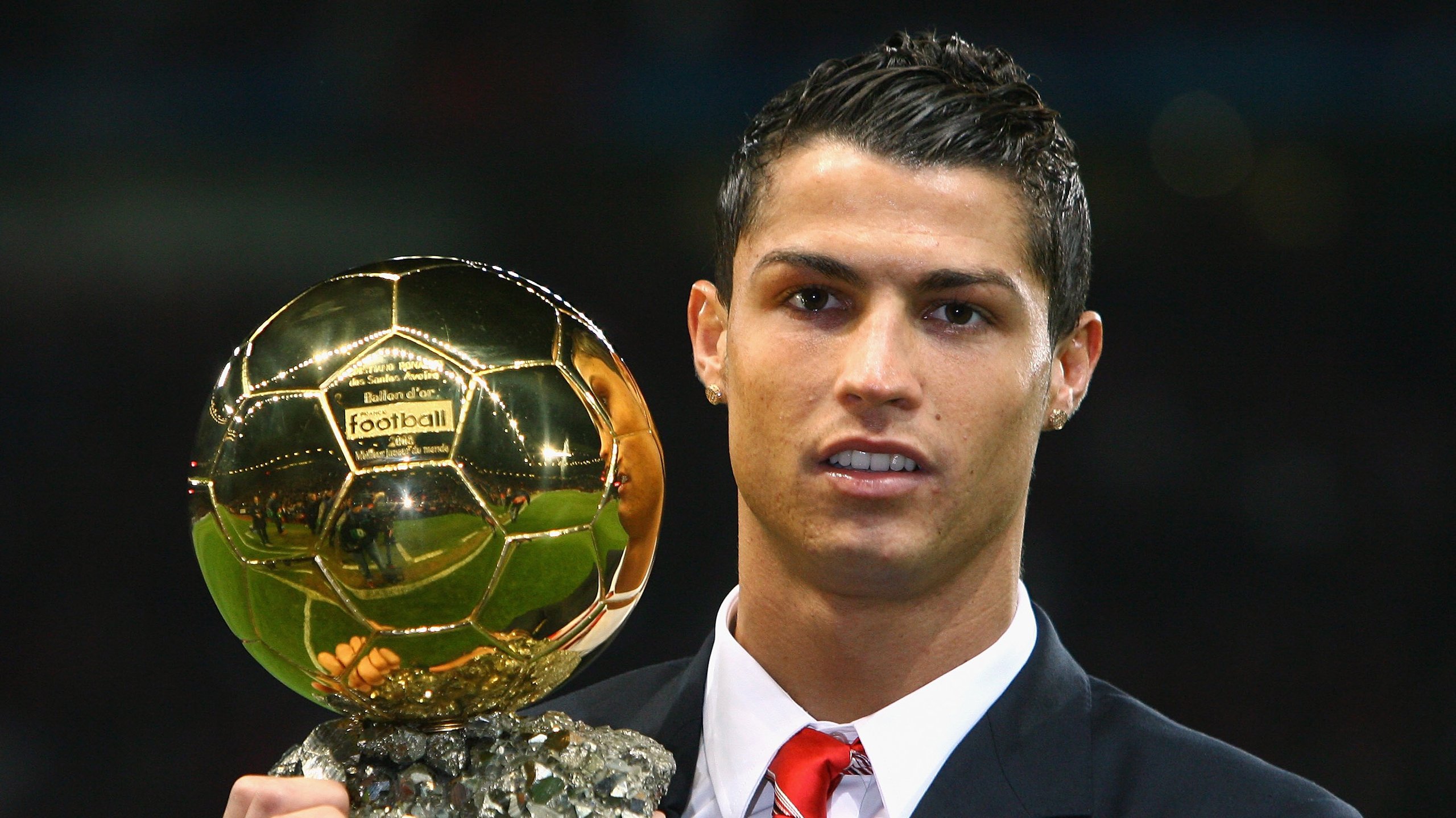 巴黎圣日耳曼持续领跑法甲，豪取多连胜