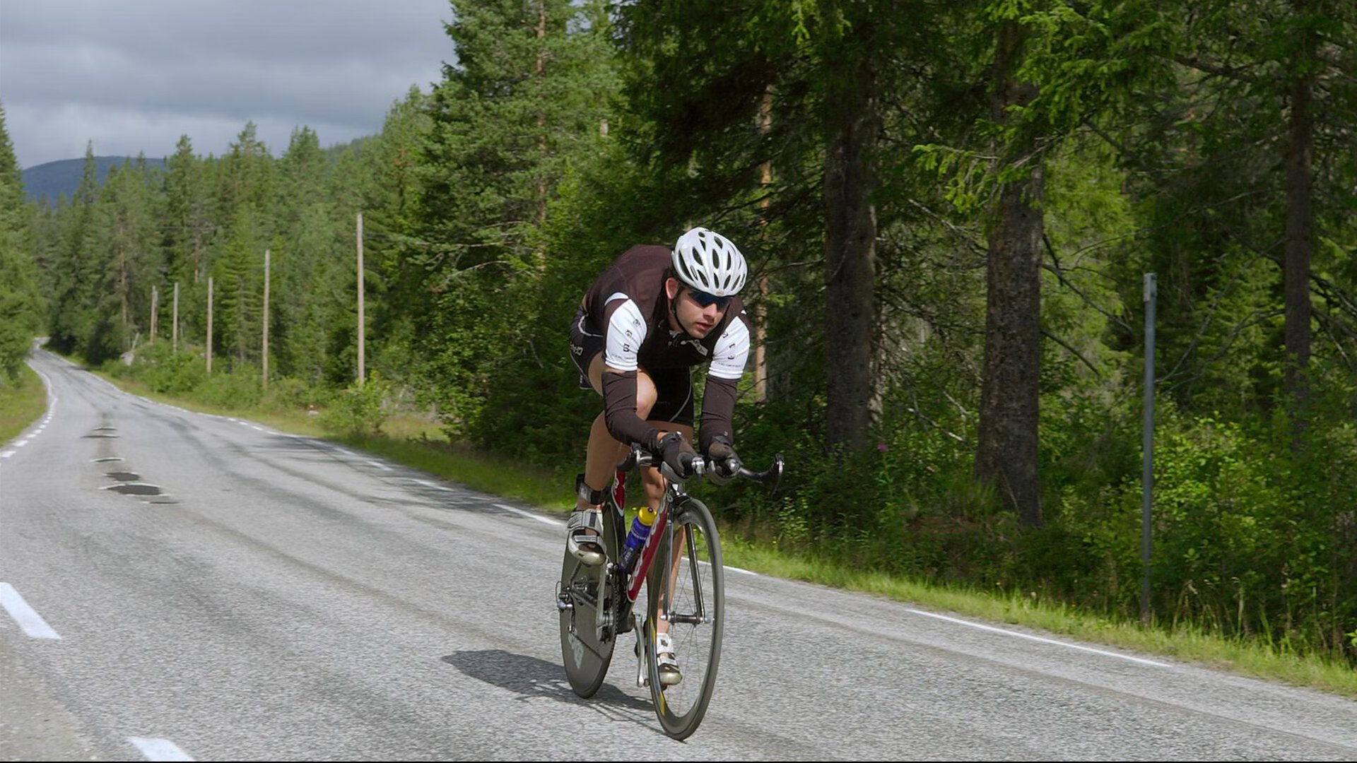 伊朗男队在四分之一决赛中意外击败日本队，进入半决赛，成为本届赛事的一大亮点。